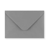133x184mm Temno siva denarnica V Flap Gumirano Plain 120gsm kuverte